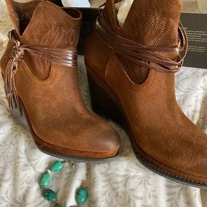 Ariat booties size 9.5